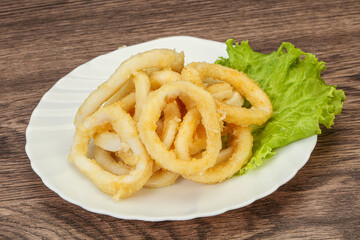 Roasted squid rings with salad