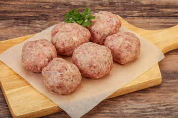 Raw turkey meatball for cooking