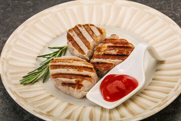 Grilled pork medallion with sauce