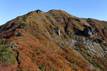 群馬県・白毛門山頂への稜線歩き (秋/紅葉)