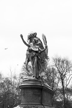 Foto de una estatua en Central Park, Nueva York