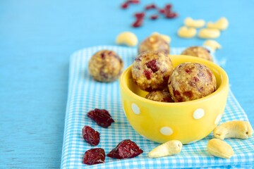 Cranberry Cashew Energy Balls. Healthy Vegan Snacks