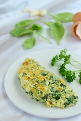Egg white omelette with spinach, alfalfa sprout and parsley