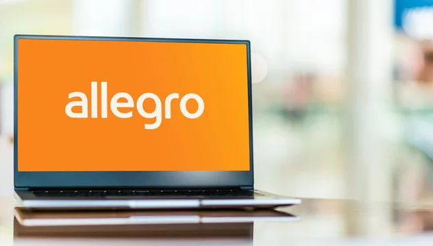 Laptop computer displaying logo of Allegro Stock-Foto | Adobe Stock