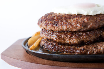 デカ盛りハンバーグ