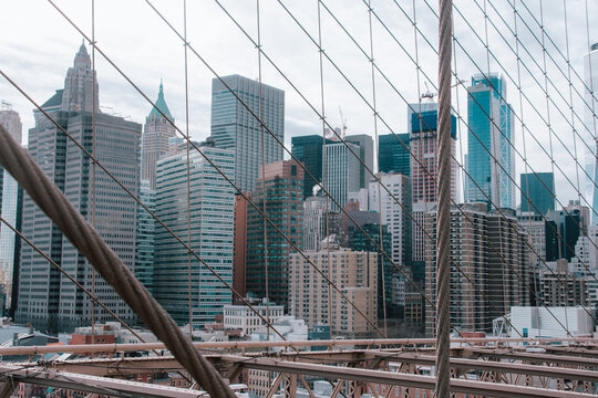 Foto de los rascacielos desde el Puente de Brooklyn, Nueva York