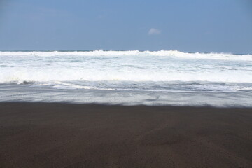 water waves on the beach during the day