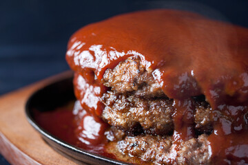 デカ盛りハンバーグ