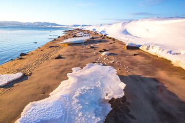 Naklejka premium Guba Voronya river. Kola Peninsula winter landscape