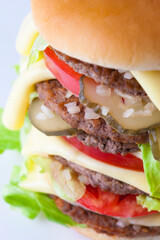デカ盛りハンバーガー