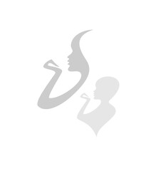 логотип силуэта  красивой девушки которая любуется своими ногтями