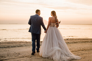 Fototapeta na wymiar bride and groom on beach