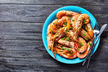 Garlic butter jumbo shrimps with lime and parsley