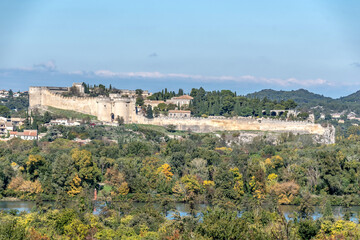Fototapeta na wymiar Citadelle face à la cité des Papes d'Avignon