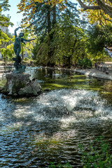 Fototapeta na wymiar fontaines dans le parc du palais des Papes en Avignon