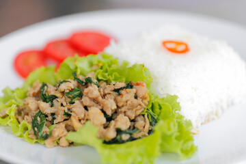 鶏肉バジル炒め