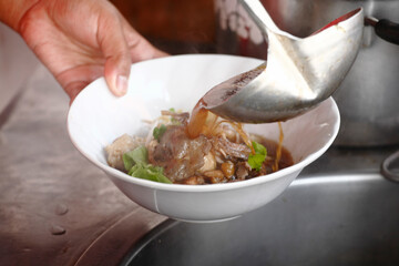 牛肉汁麺ヌアナムトック
