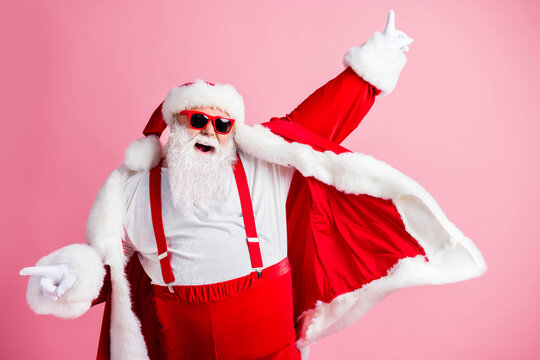 Photo of crazy funny fat santa claus with big belly enjoy x-mas christmas jolly event discotheque dance raise fingers wear headwear suspenders isolated over pastel color background