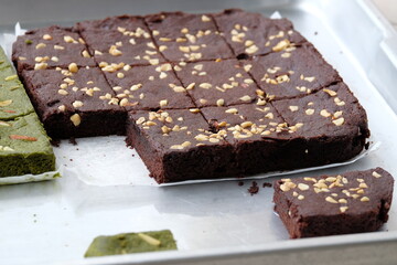 Dessert, green tea cake and brownie cake For snacking or with coffee