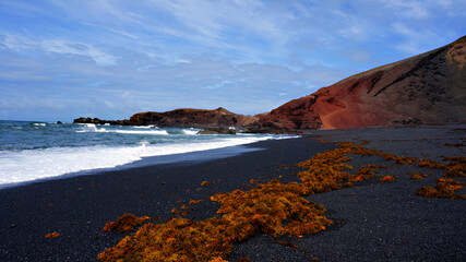 El Golfo Lanzarote, schwarzer Strand, Kanaren, Spanien, Europa, rote Felsen und Meer