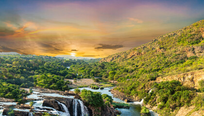 Obraz premium Crocodile River Waterfall at Hartbeespoort Dam in South Africa