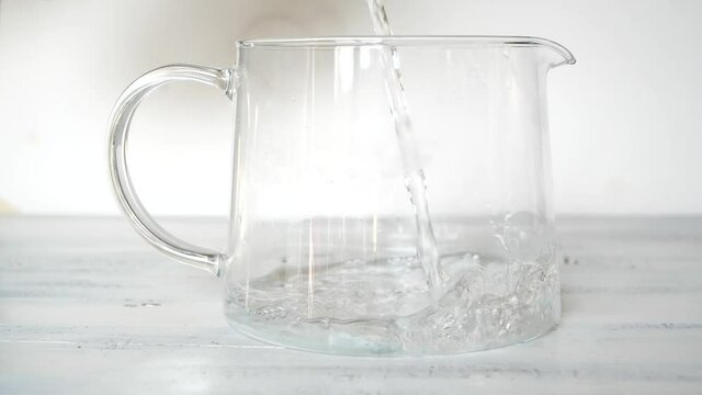 Kochendes Wasser eingiessen