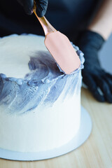 Step by step instructions - cake decorating. Step 3.