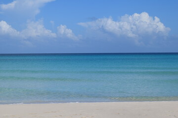 Fototapeta na wymiar Exotic tropical beach white sand beautiful sea relax time in Cuba, Caribbean