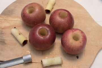 Melannurca, Italian apples to cook in the oven with chocolate and nuts.