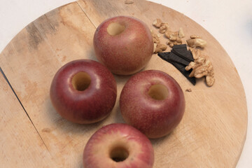 Melannurca, Italian apples to cook in the oven with chocolate and nuts.