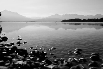 See mit Bergpanorama 