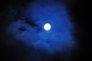 Obraz na płótnie Canvas 月と雲
