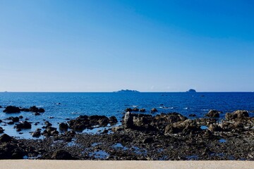 軍艦島を遠くに望む