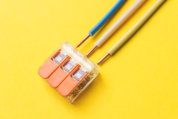 Compact splicing connector with connected wire. phase, zero, ground.