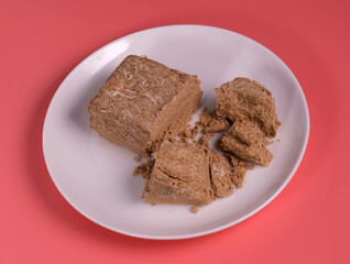 halva in plate