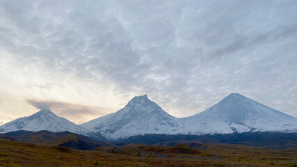 Fototapeta premium Bezymyanny volcano, Kamen volcano, Klyuchevskaya Sopka volcano.