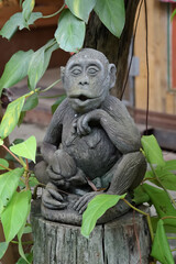 Fototapeta na wymiar Monkey statue in the garden
