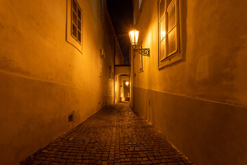 Obraz premium light from street lights in the center of Prague at night