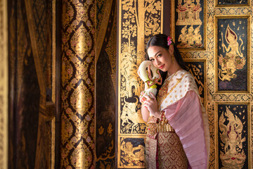 Fototapeta na wymiar Luxury portrait of a beautiful Thai girl in traditional thai costume, identity culture of Thailand, identity culture of Asia