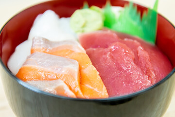 海鮮丼　マグロ　サーモン