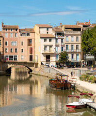 Fototapeta na wymiar Canal et quais de Narbonne, France
