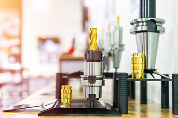 precision collect tool Holder & high speed steel end mill cutting tool golden coating  for cnc milling machining center on table
