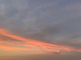 Atardecer con nubes rojas en la isla de Gran Canaria, España