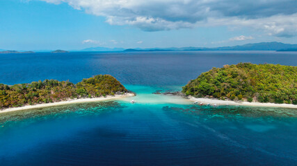 Fototapeta na wymiar Islands in Port Barton, Palawan, Phillipines