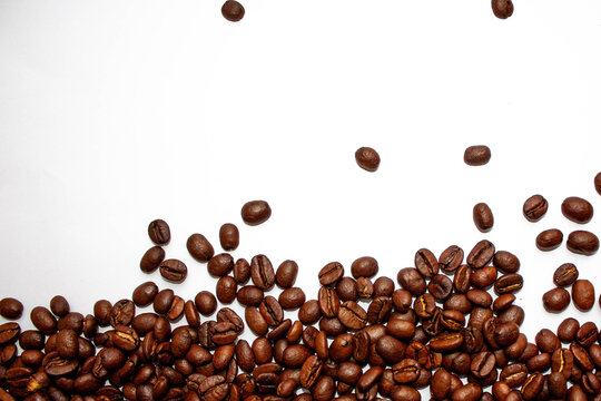 coffee beans background © Александр Бочаров