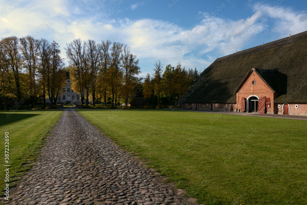 Canvas Prints Reetscheune und Herrenhaus, Gut Hasselburg, Altenkrempe