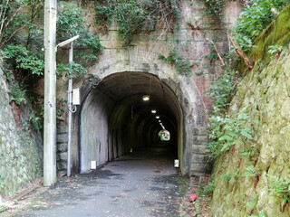 一車線のトンネル