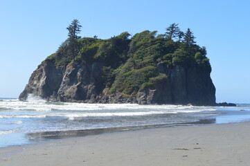 Stunning sunset colors over the Shi Shi Beach on the Olympic Peninsula in the Pacific Northwest of Washington State, USA