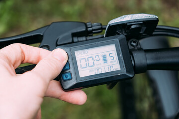 Bicycle steering wheel and gear shifting. E-bike.