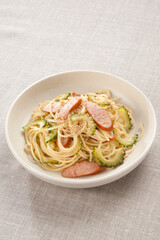 ウインナーとゴーヤのパスタ